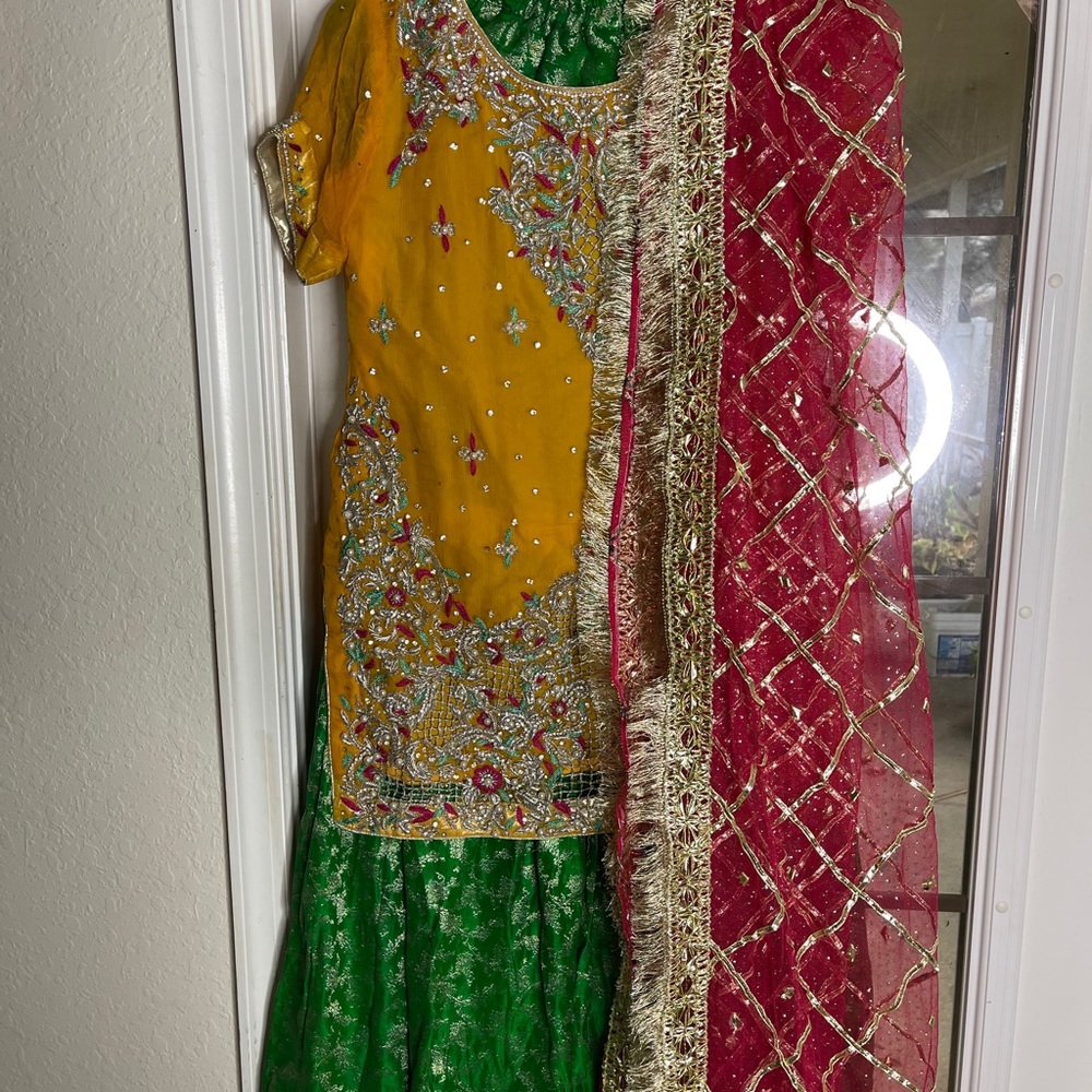 Mehndi clothes